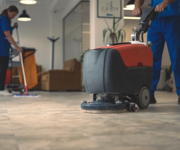 Machine,Washing,Of,The,Hard,Floor,In,The,Office